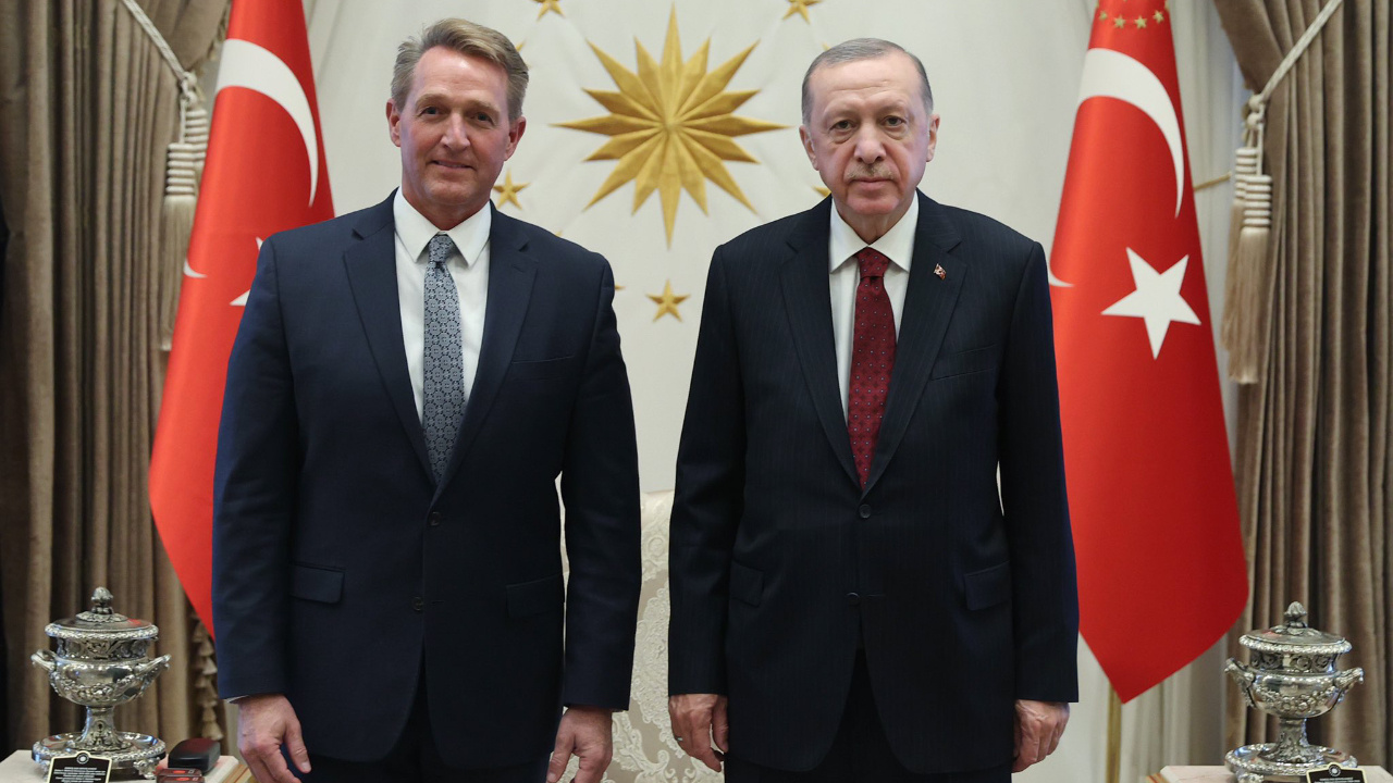 ABD'nin yeni Ankara Büyükelçisi Jeff Flake Cumhurbaşkanı Erdoğan'a güven mektubunu sundu haberi