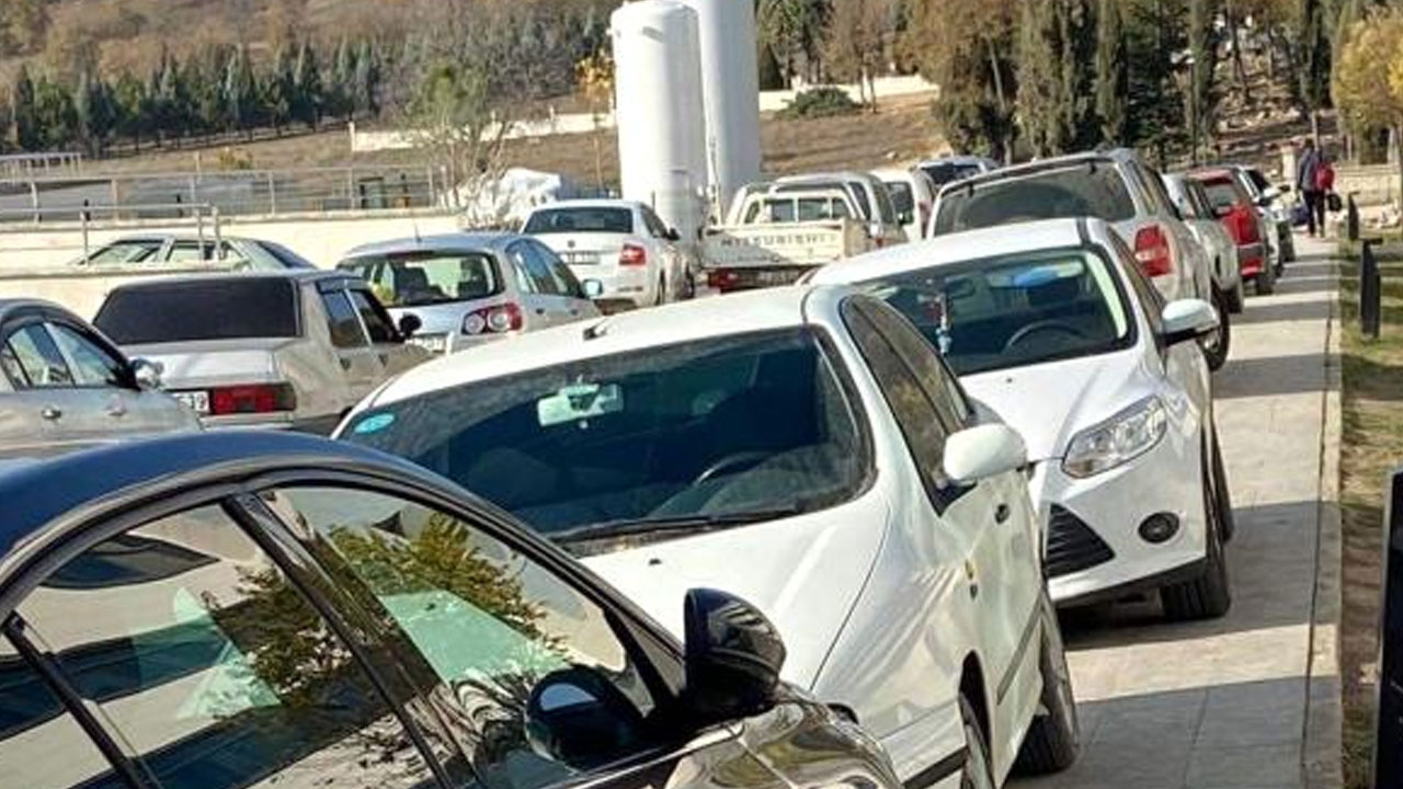 Arabasını sokağa park edenler dikkat! Hırsızlar otomobillerin, farları, aynaları ve lastiklerini çalıyor