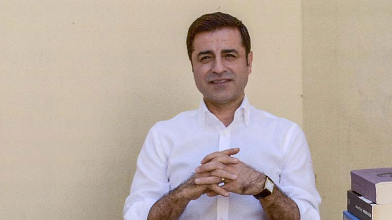 Eski HDP Benzeşen Genel Başkanı Selahattin Demirtaş'a hakaret suçundan 11 ay 20 gün hapis cezası haberi