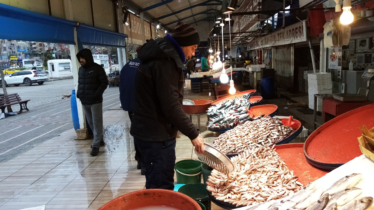 Fırtına tezgahları süpürdü! Balık fiyatları cepleri yaktı