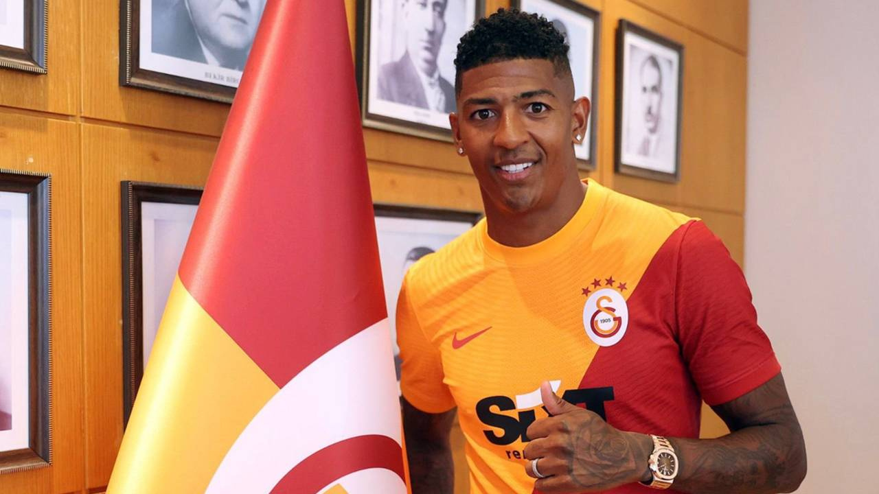 Galatasaray'da Patrick van Aanholt'un koronavirüs testi pozitif