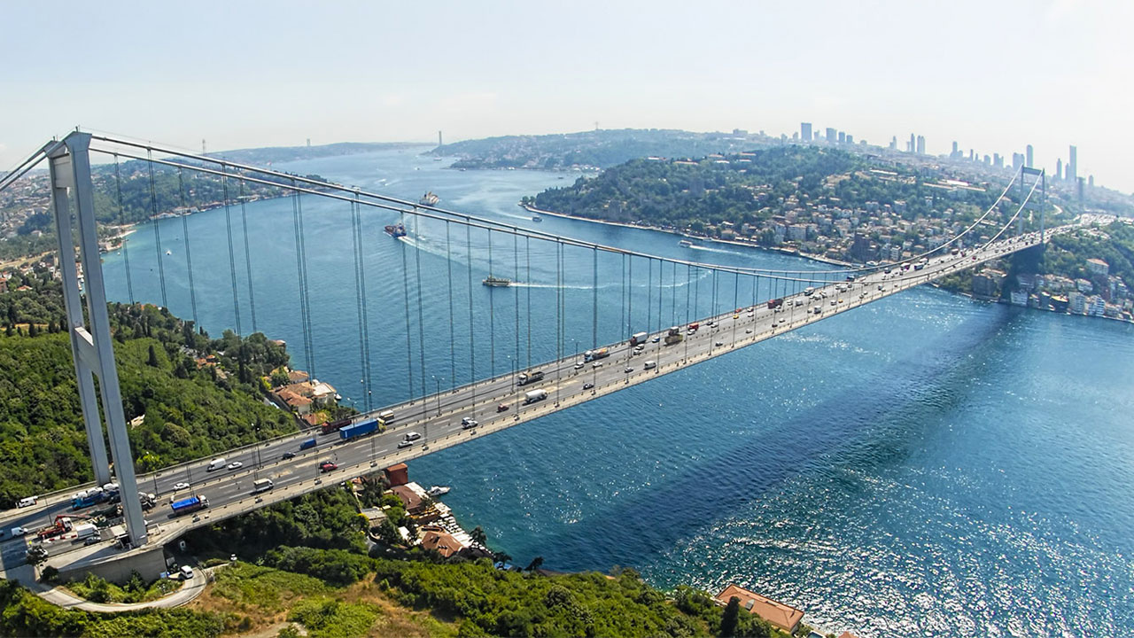 Стамбул мост через. Турция мост Босфор. Мост Босфора в Стамбуле. Пролив Босфор мост. Вантовый мост Стамбул Босфор.