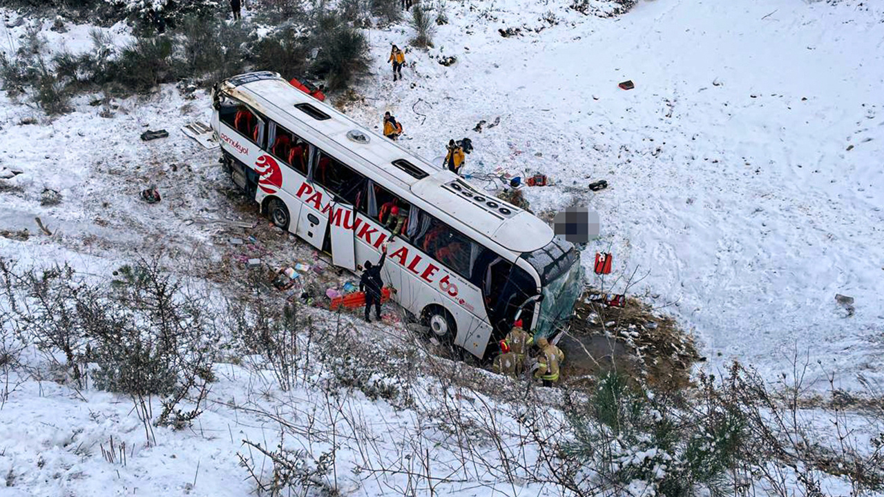 İstanbul'da gezgin otobüsü şarampole yuvarlandı: 3 kişi öldü fazla sayıda yaralı var haberi