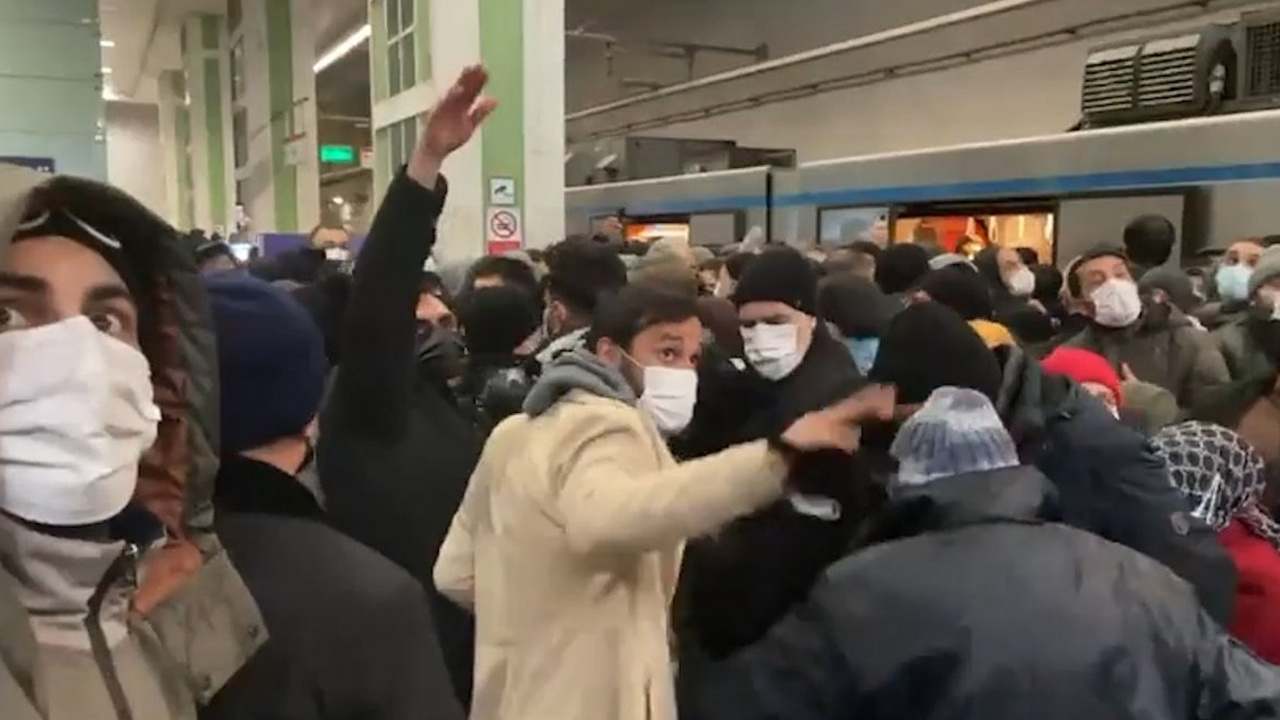 İstanbul'da kar nedeniyle metrolarda izdiham yaşandı haberi