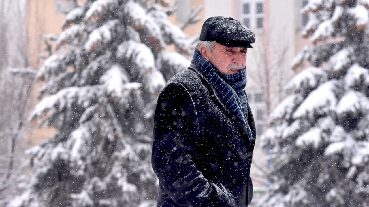 Kar yağışı cumartesi geliyor Meteoroloji İstanbul, Ankara, İzmir, Bursa, Balıkesir'i uyardı haberi