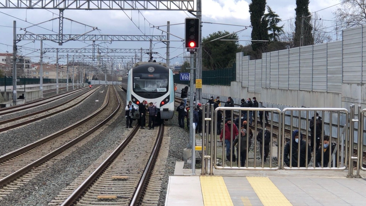 Marmaray'da intihar! Kendini raylara atan kadın hayatını kaybetti: Seferler durdu