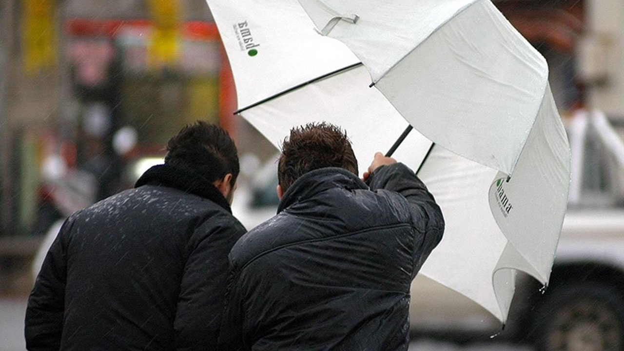 Meteoroloji'den yeni uyarı! İstanbul'da fırtına etkili olacak bu saate dikkat!