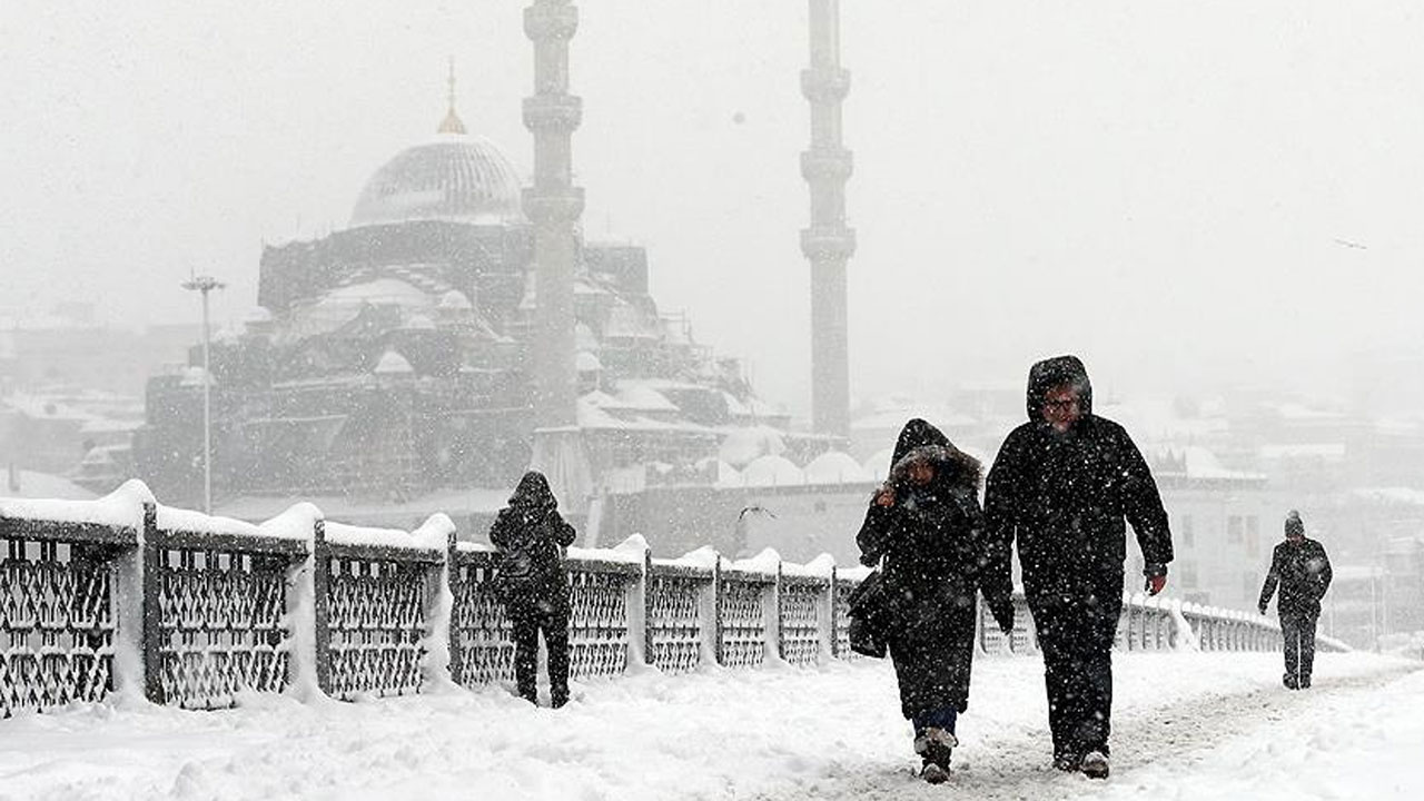 Meteoroloji gün verdi! İstanbul'a kar geliyor AKOM'dan flaş açıklama