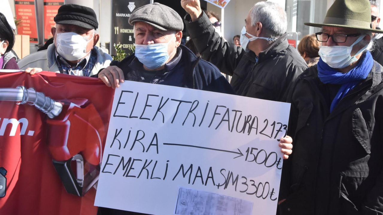 Muğla'da 'faturalar zamlarla 3 katına çıktı' deyip eylem yaptılar: Siyah çelenk bıraktılar haberi