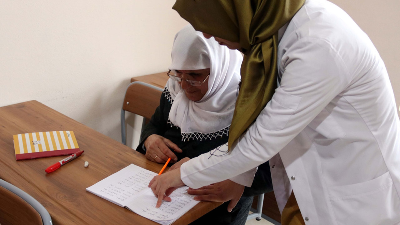 Şanlıurfa'da 72 yaşındaki Fatma Beyazdaş yanlıs otobüse bindi hayatı değişti haberi