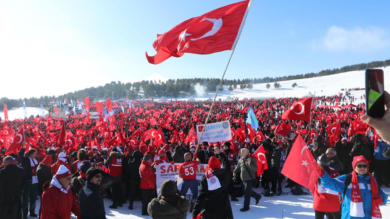 Sarıkamış Şehitleri 107'nci yılda binlerce kişinin katıldığı yürüyüşle anıldı