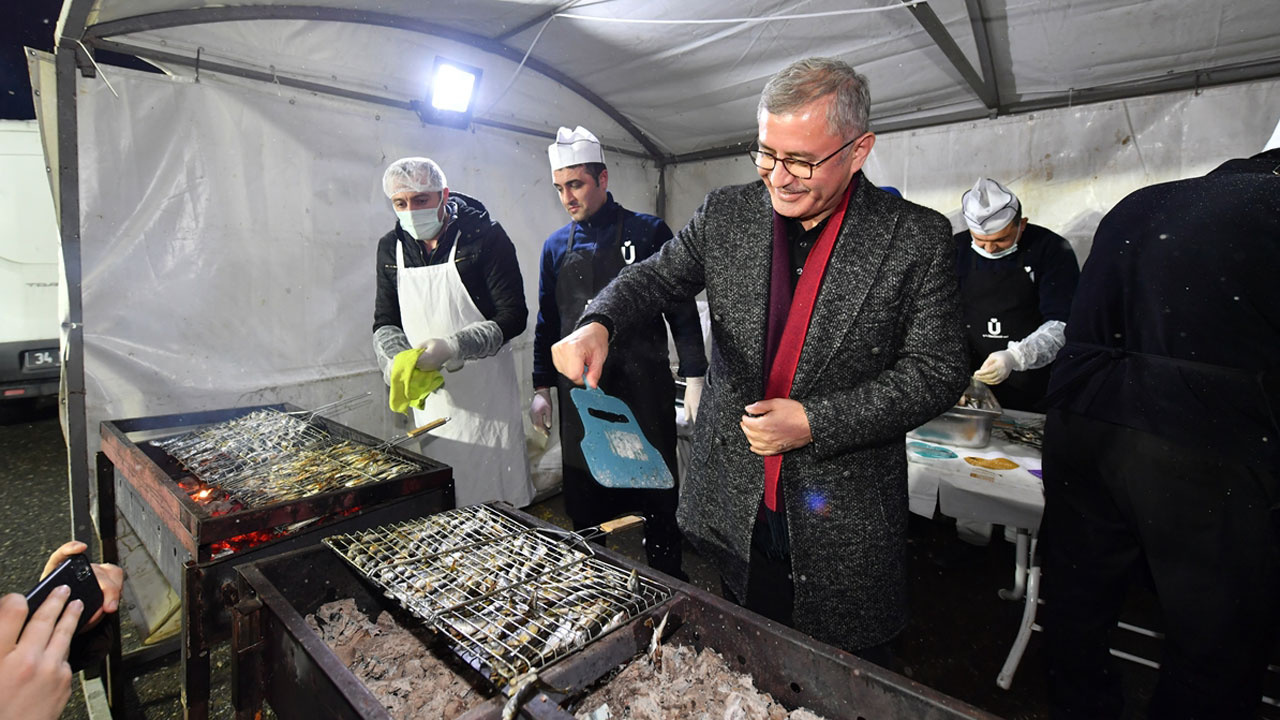 Üsküdar Belediyesinin karla çaba ekibi balık ziyafetinde buluştu haberi