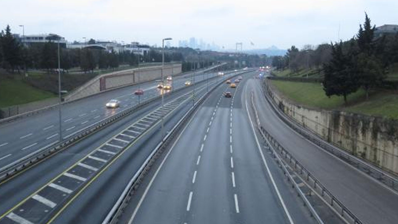 Yılın ilk günü İstanbul'da yollar boş kaldı! Yoğunluk yüzde 4 ölçüldü