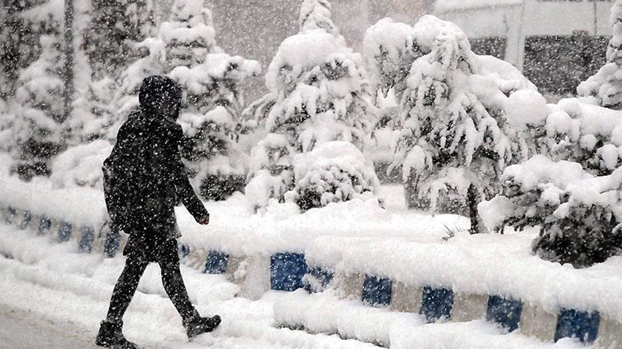 Yoğun kar yağışı etkili oluyor! Konya'nın 9 ilçesinde kar nedeniyle bugün uzaktan eğitim yapılacak