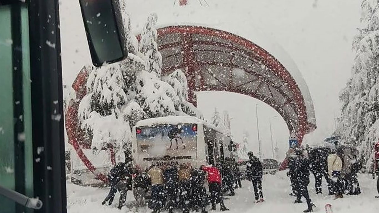 Isparta'da yoğun kar yağışı nedeniyle 30 saattir elektrik değil haberi