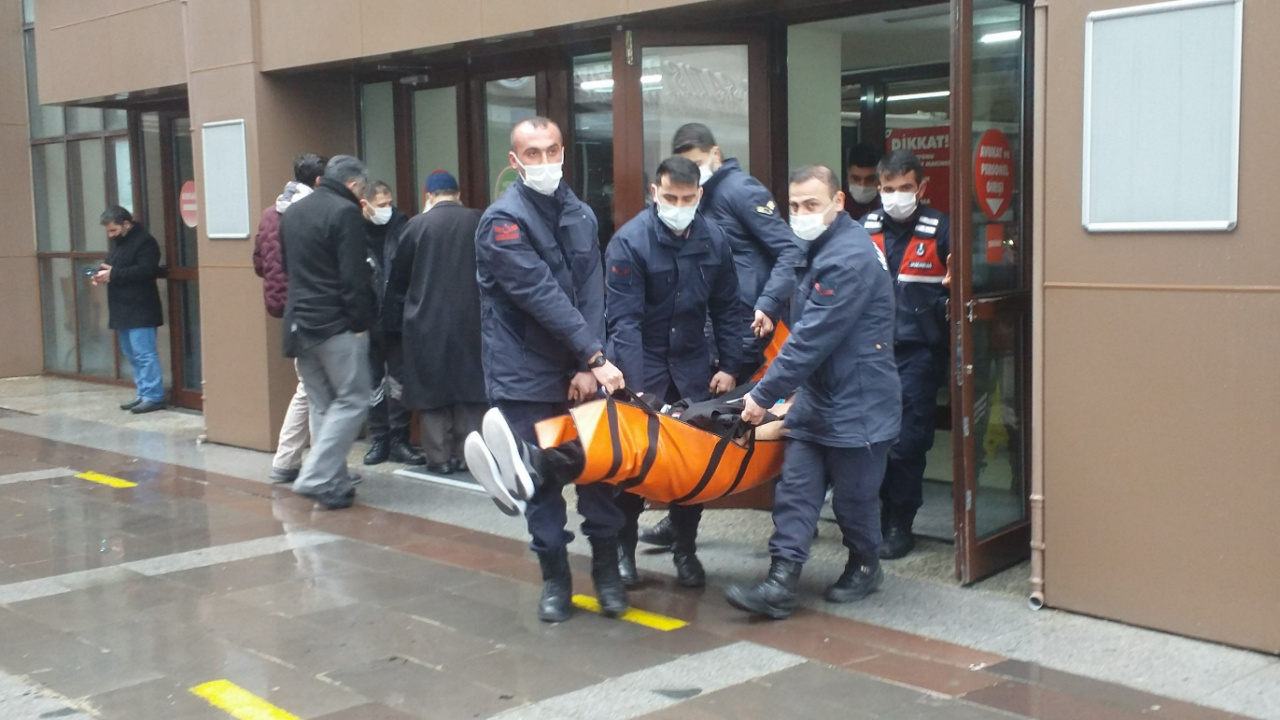 İstanbul Bakırköy'de duruşmada tahliye bölge kişi sevinçten kalp krizi geçirdi haberi