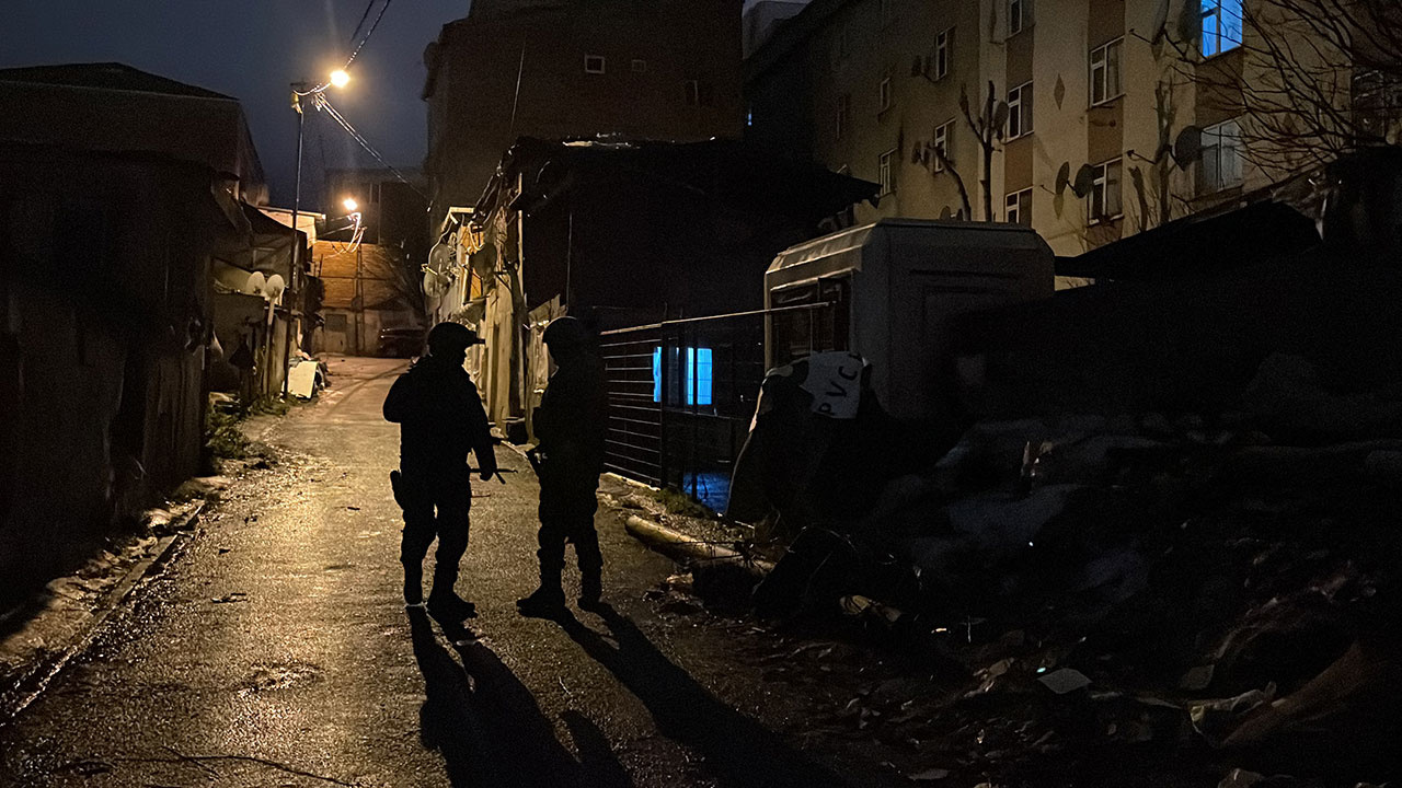 İstanbul'da helikopter destekli uyuşturucu operasyonu! Özel Harekat polisleri de katıldı haberi