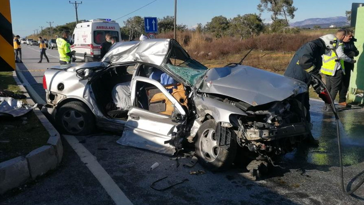 Manavgat'ta feci kaza Tır ile otomobil çarpıştı: 2 ölü haberi