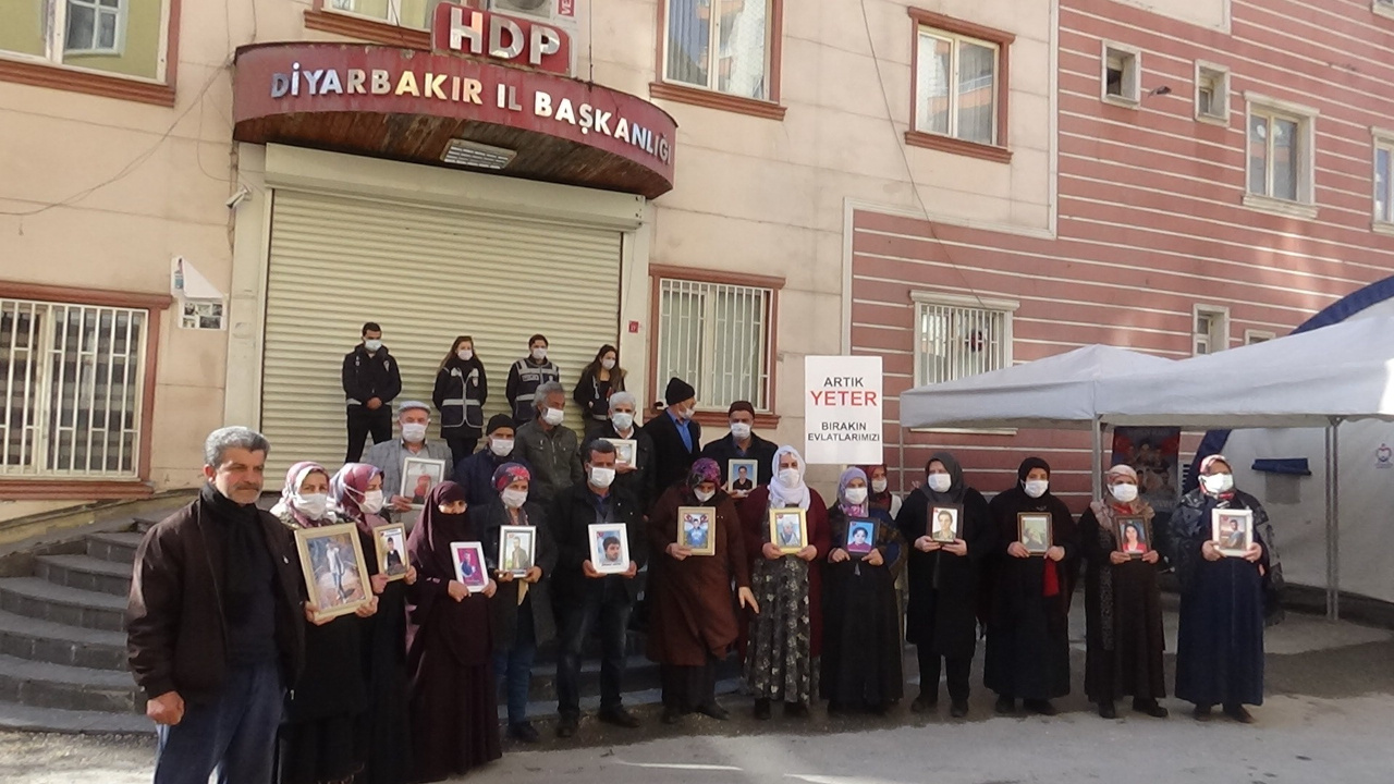 'Oğlumun öldüğü bilgilerini internet sitelerine atmışlar' deyip acılı anne seslendi haberi