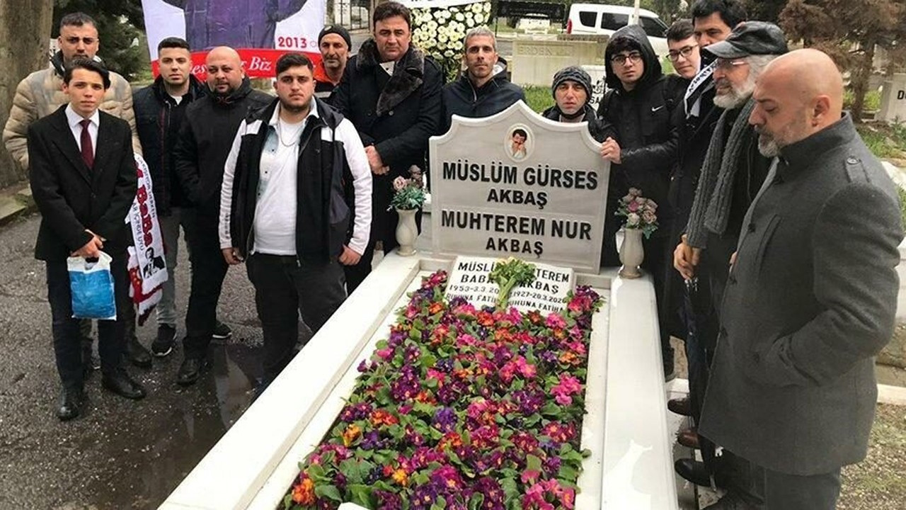 Müslüm Gürses mezarı başında anıldı haberi