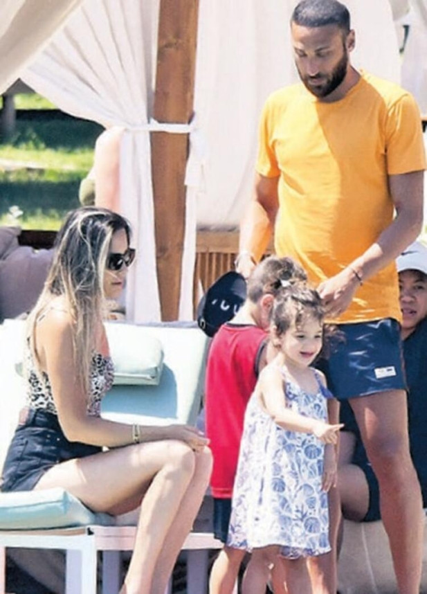 Cenk Tosun'un tatil neşesi