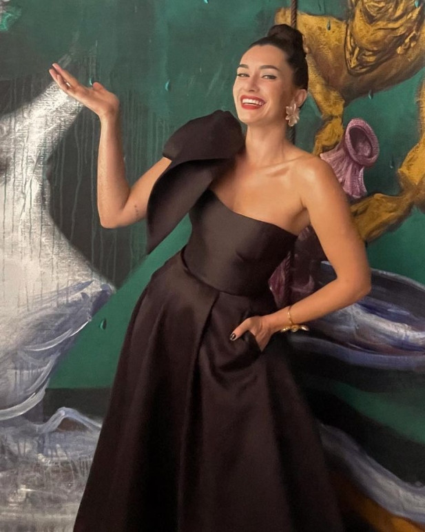 Hande Doğandemir Fransa'dan havasını attı - Resim : 2