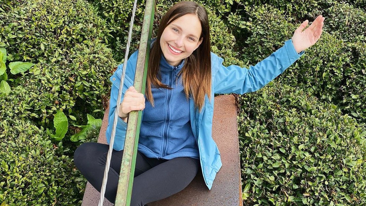 Jessica May kedisini kurtarırken ağaçtan düştü