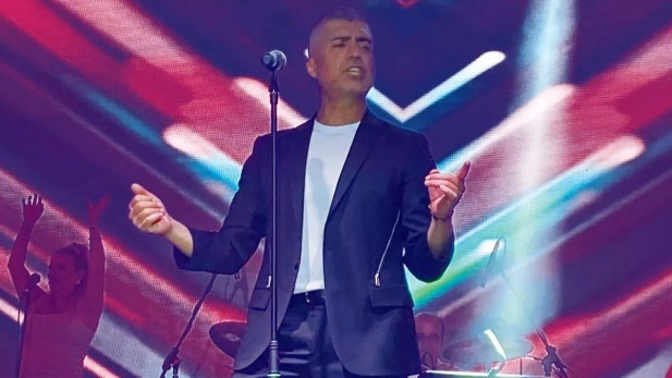 Özcan Deniz: 
