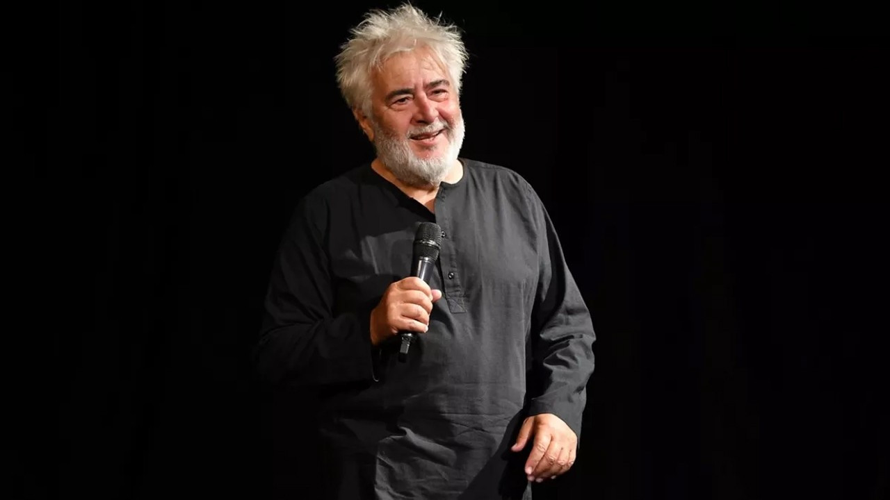 Uğur Yücel sahnelere dönüyor