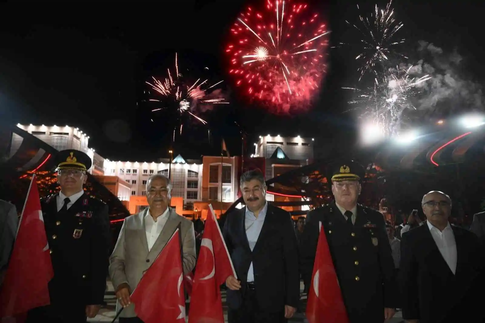 30 Ağustos Zafer Bayramı'nın 100. yılında Osmaniye'de fener alayı düzenlendi