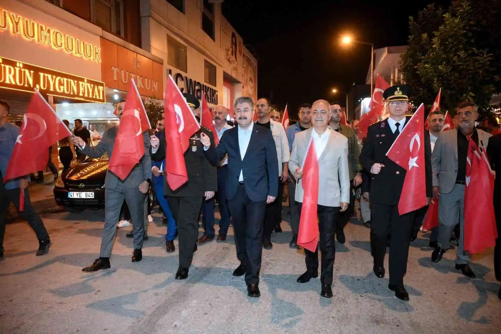 30 Ağustos Zafer Bayramı’nın 100. yılında Osmaniye’de fener alayı düzenlendi