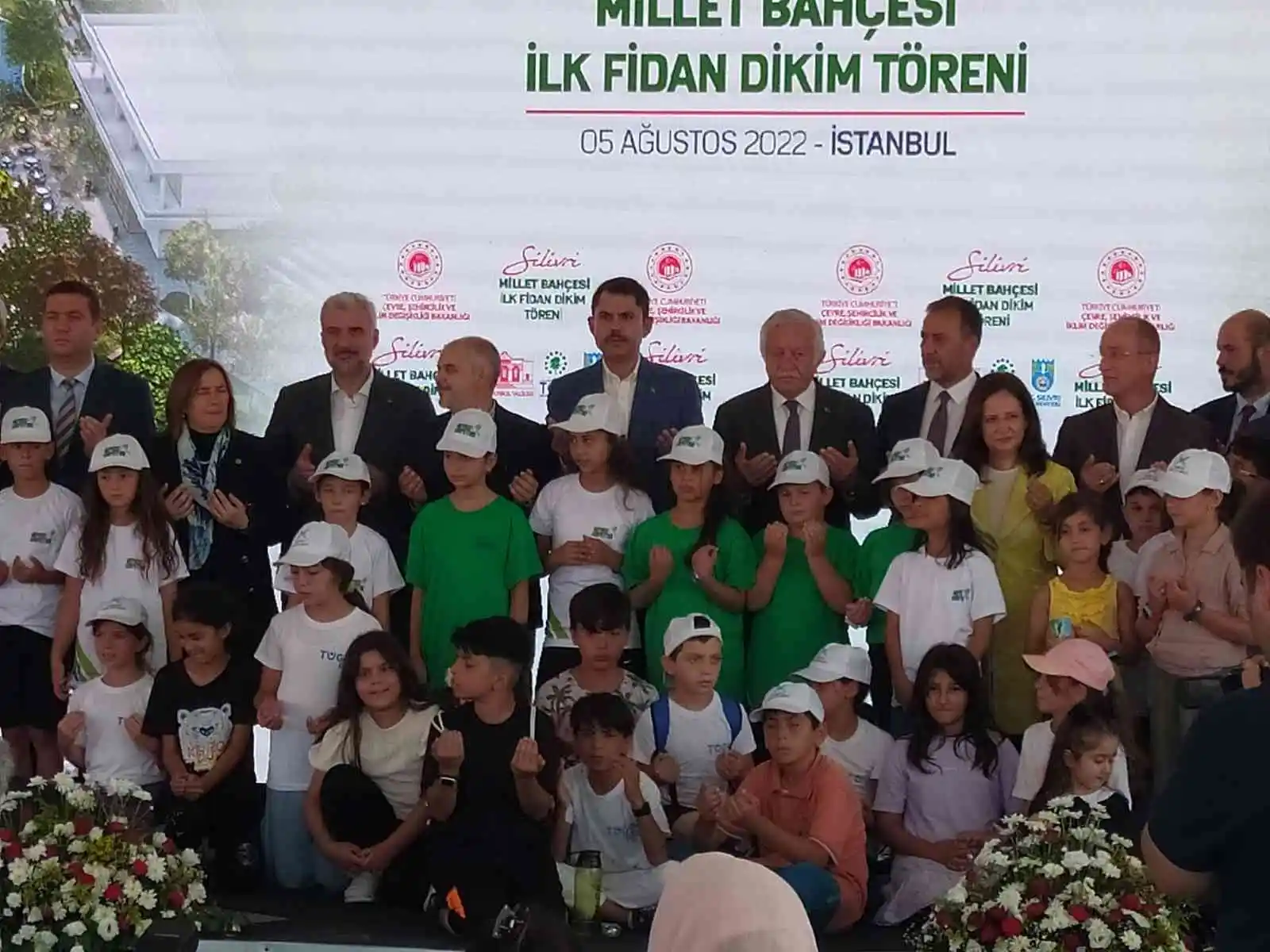 Bakan Kurum: “Göz bebeğimiz İstanbul’un yeşilliğine yeşillik katıyoruz”
