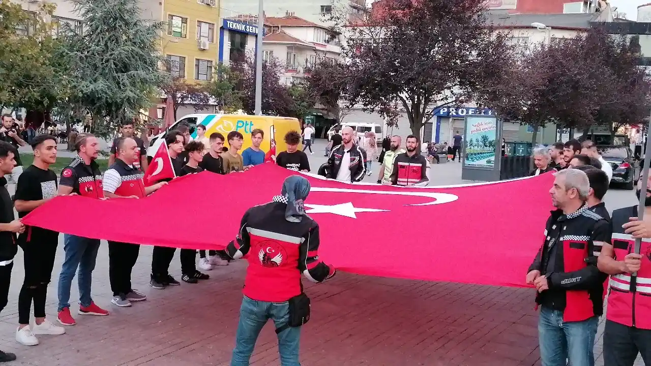 Binlerce kişi fener alayında buluştu