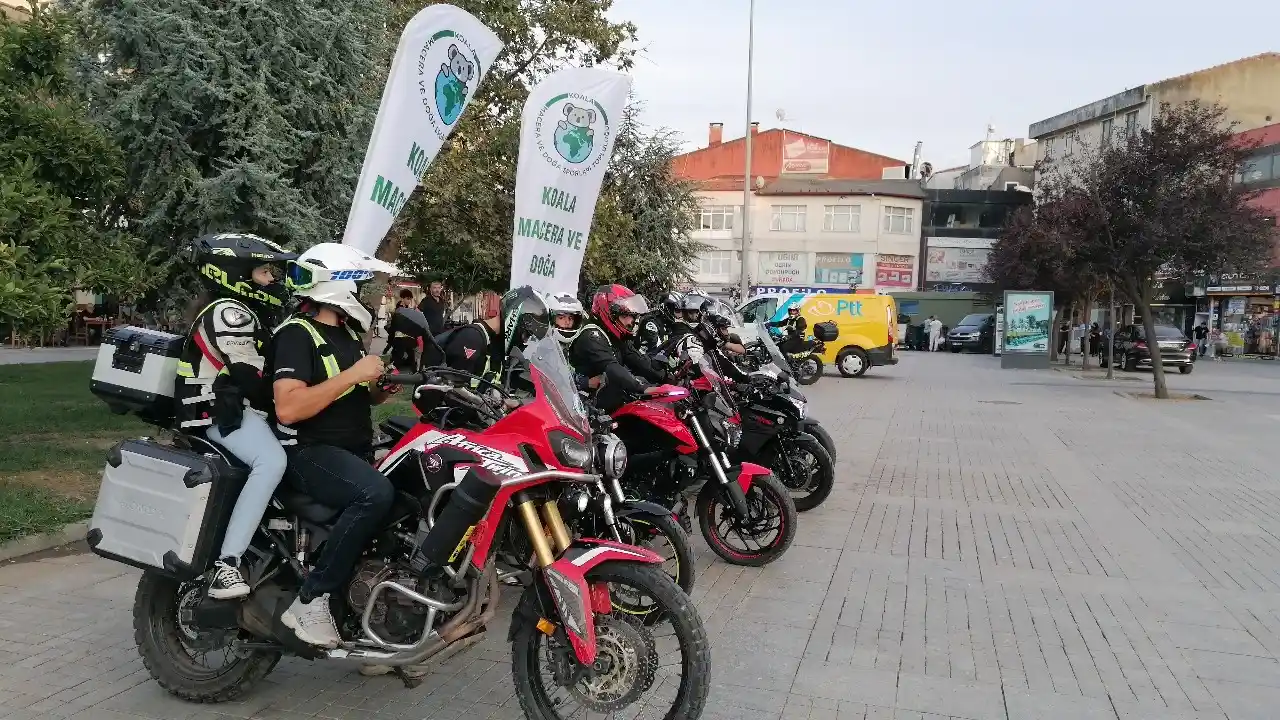 Binlerce kişi fener alayında buluştu