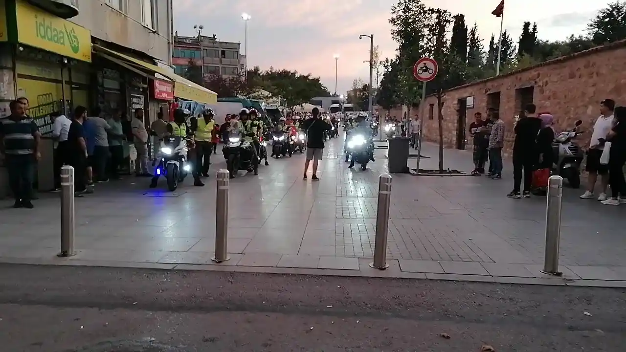 Binlerce kişi fener alayında buluştu