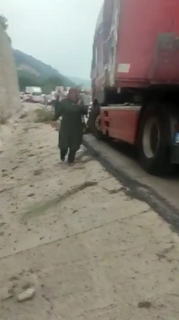 Bursa'da yağmur beraberinde kazayı da getirdi