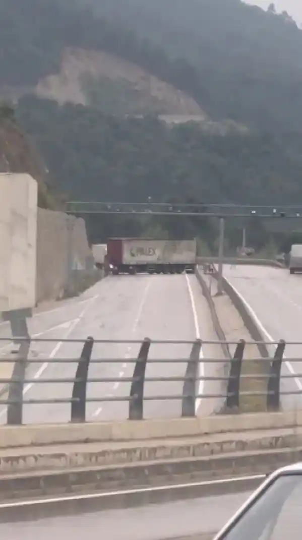 Bursa’da yağmur beraberinde kazayı da getirdi