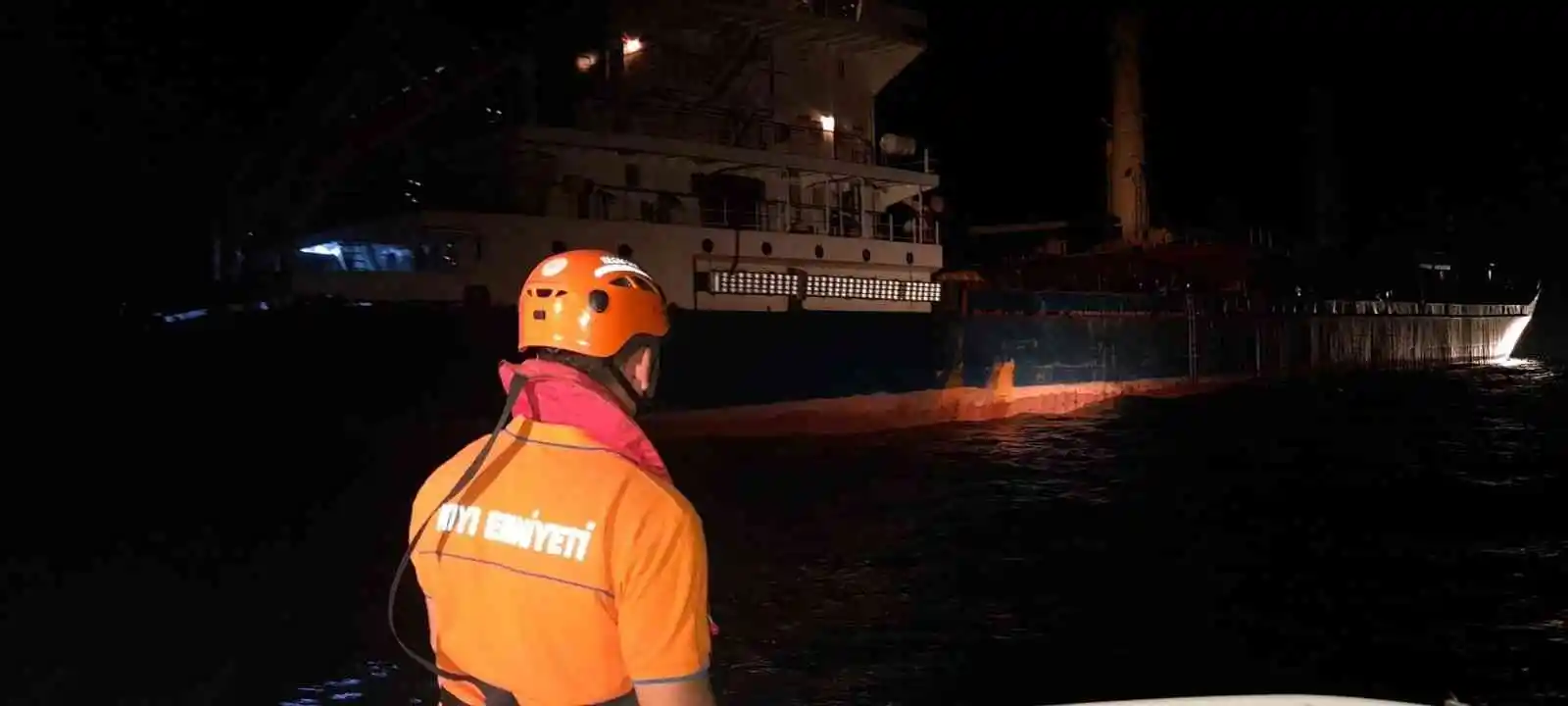 Çanakkale Boğazı'nda arızalanan gemi kurtarıldı
