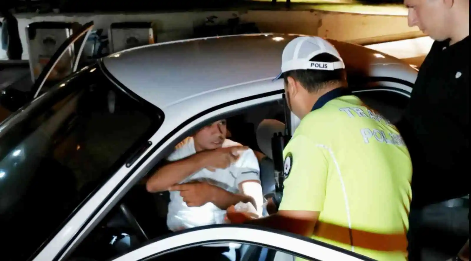 "Dur" ihtarına uymayan sürücü alkol metreyi üflemedi "Beni cezaevine atın" dedi