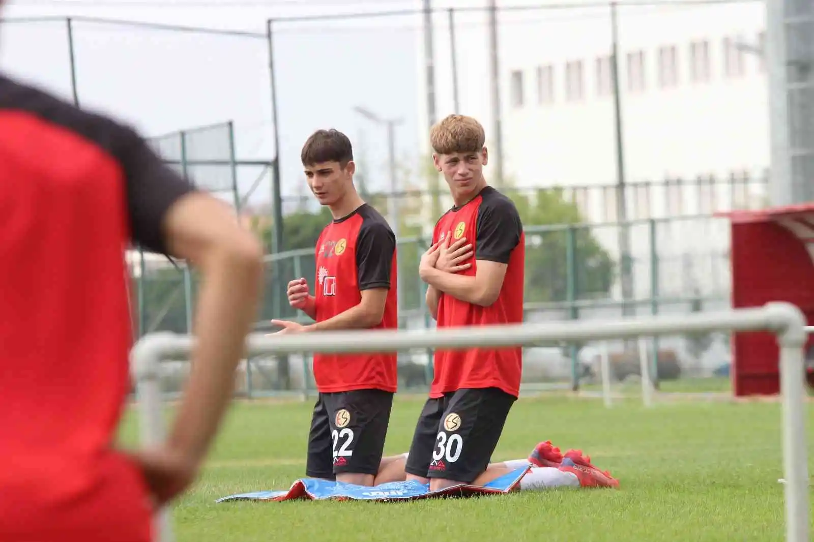 Eskişehirsporlu oyuncular aktivasyon ve rejenerasyon çalışmaları ile antrenmanlarını tamamladı

