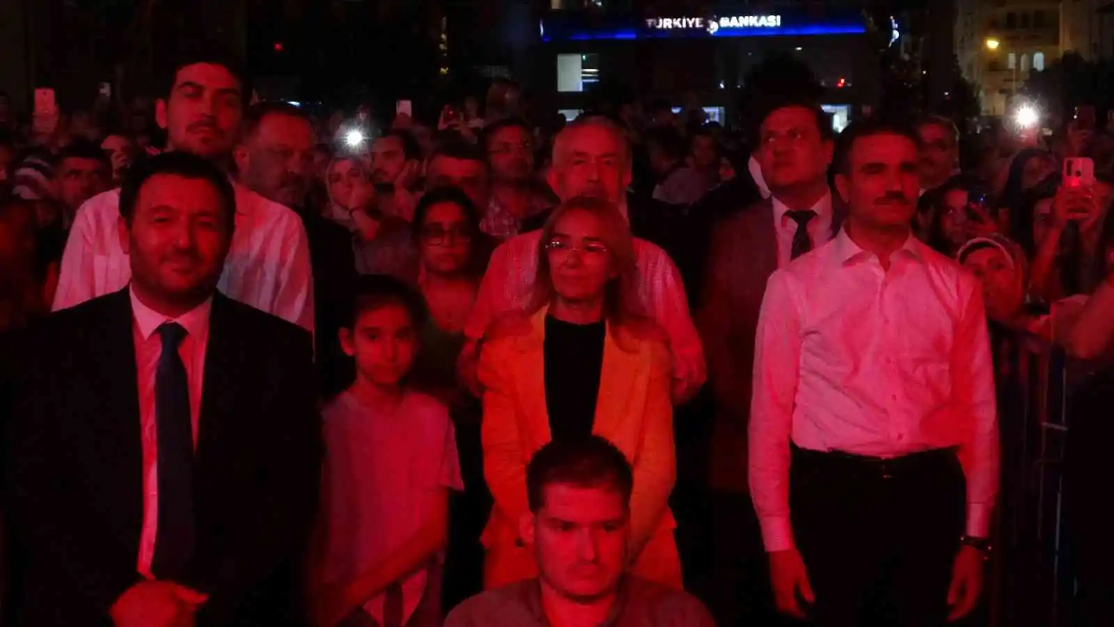 Isparta’da Zafer Bayramı çoşkusu fener alayıyla devam etti