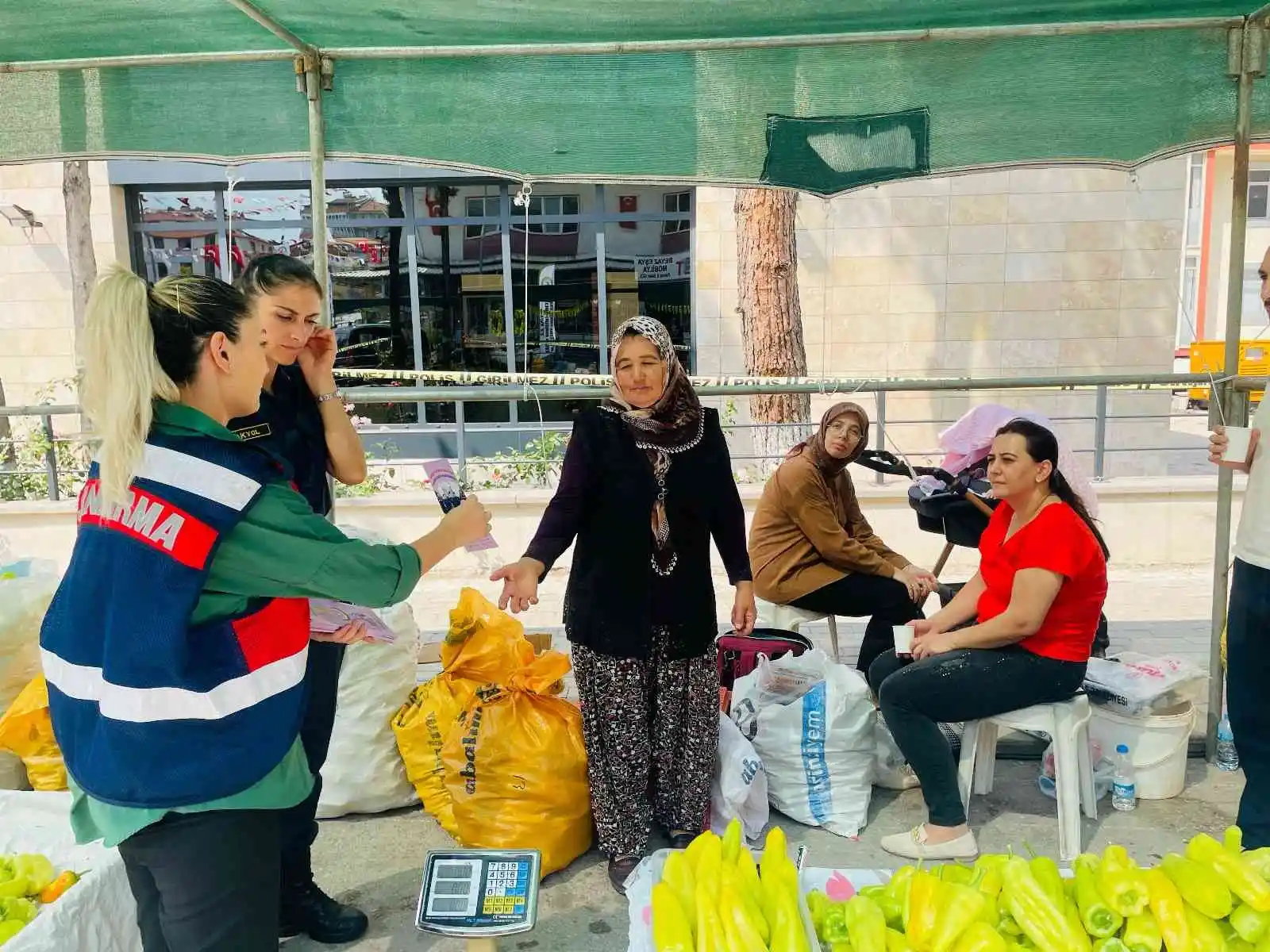 Kadın astsubaylar erkeklere şiddeti anlatıyor
