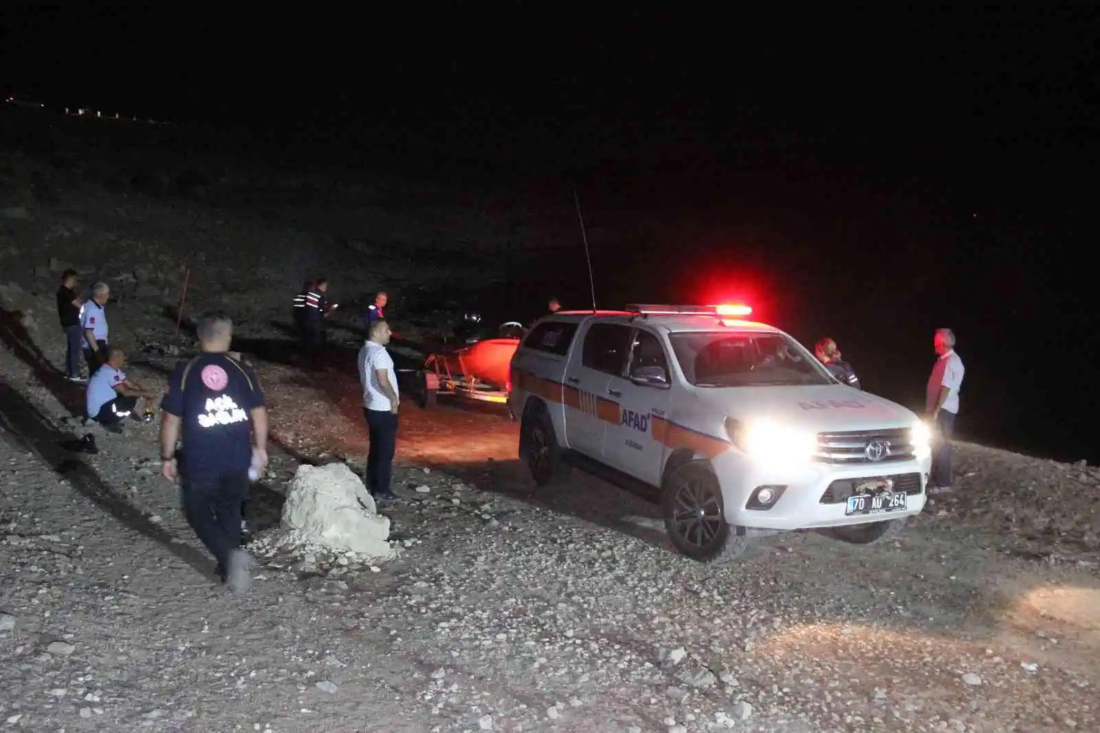 Karaman'da baraja düşen hafif ticari araç bulundu
