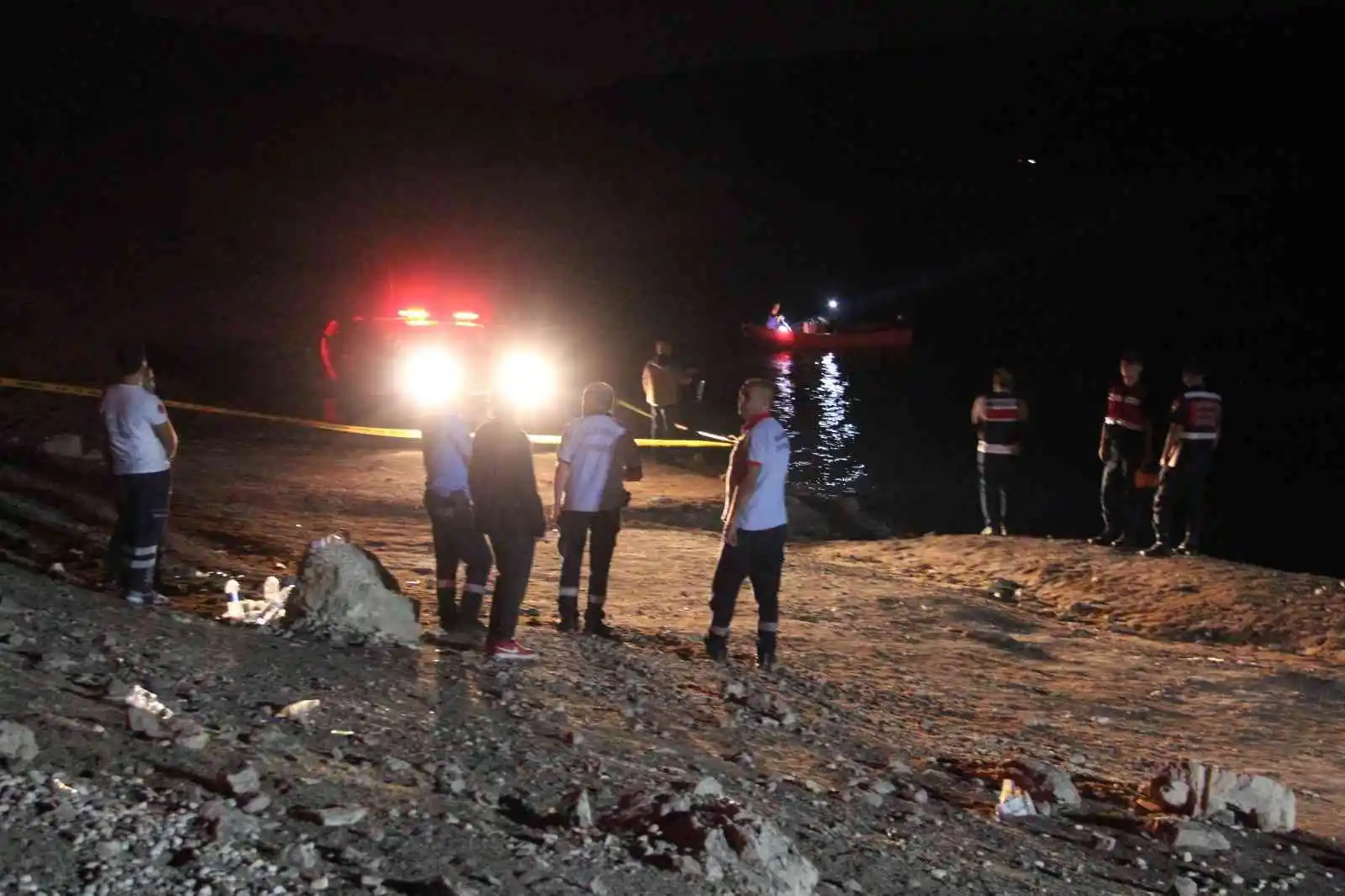 Karaman’da baraja düşen hafif ticari araç bulundu