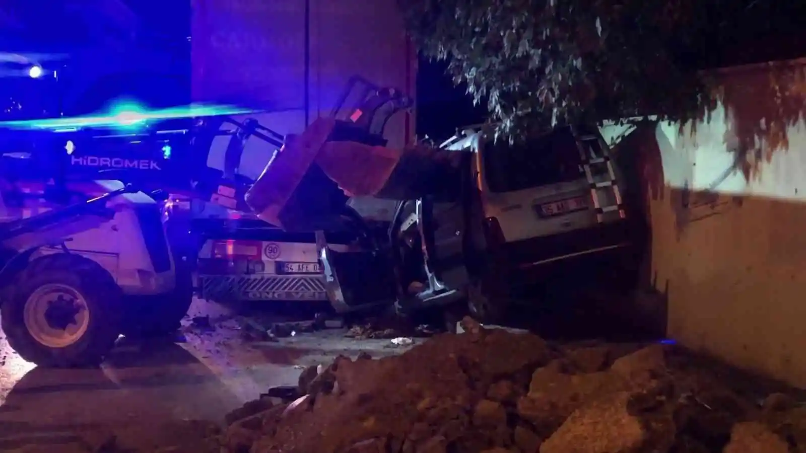 Kartal'da alkollü sürücü iki kişiyi ağır yaraladı
