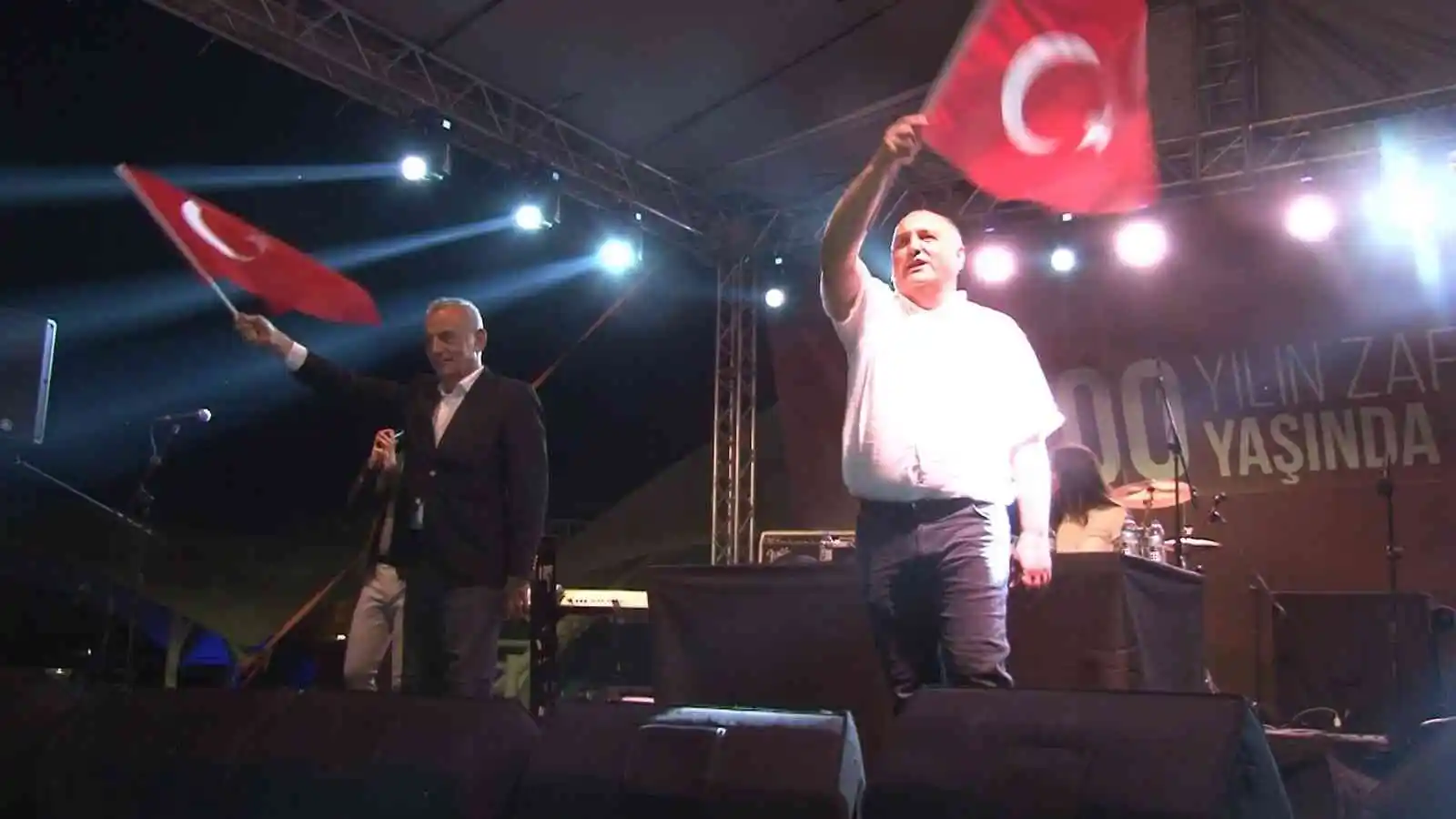 Küçükçekmece’de 30 Ağustos Zafer Bayramı’nın 100’üncü yılı coşkuyla kutlandı
