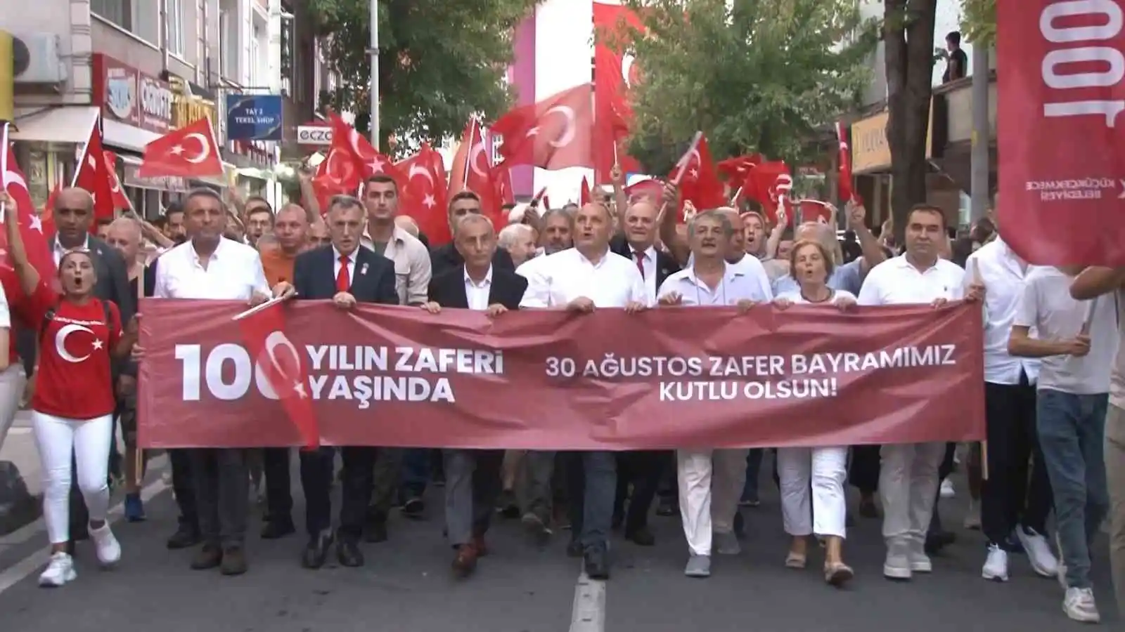 Küçükçekmece’de 30 Ağustos Zafer Bayramı’nın 100’üncü yılı coşkuyla kutlandı