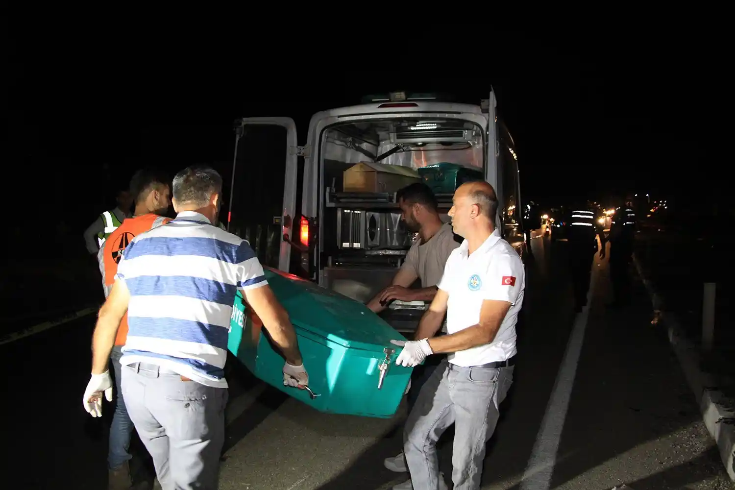 Otomobilin çarptığı elektrikli bisikletteki anne-oğul hayatını kaybetti