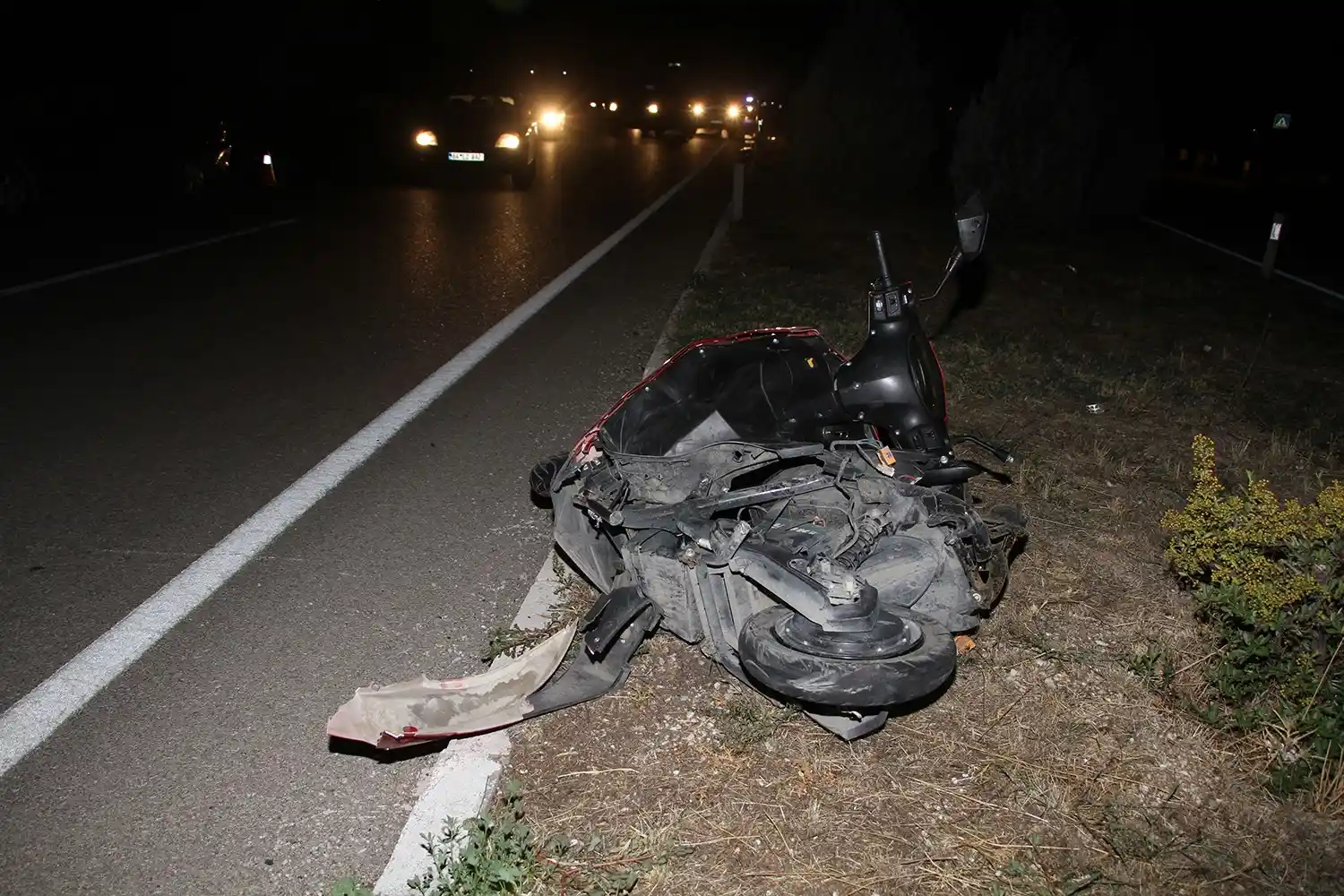 Otomobilin çarptığı elektrikli bisikletteki anne-oğul hayatını kaybetti