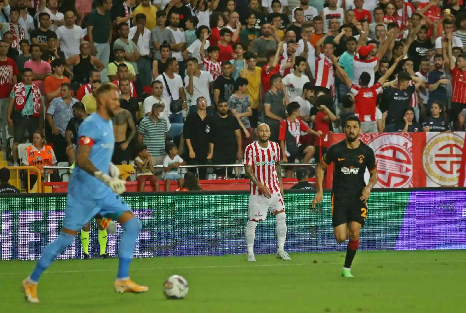 Spor Toto Süper Lig: FT Antalyaspor: 0 - Galatasaray: 0 (İlk yarı)
